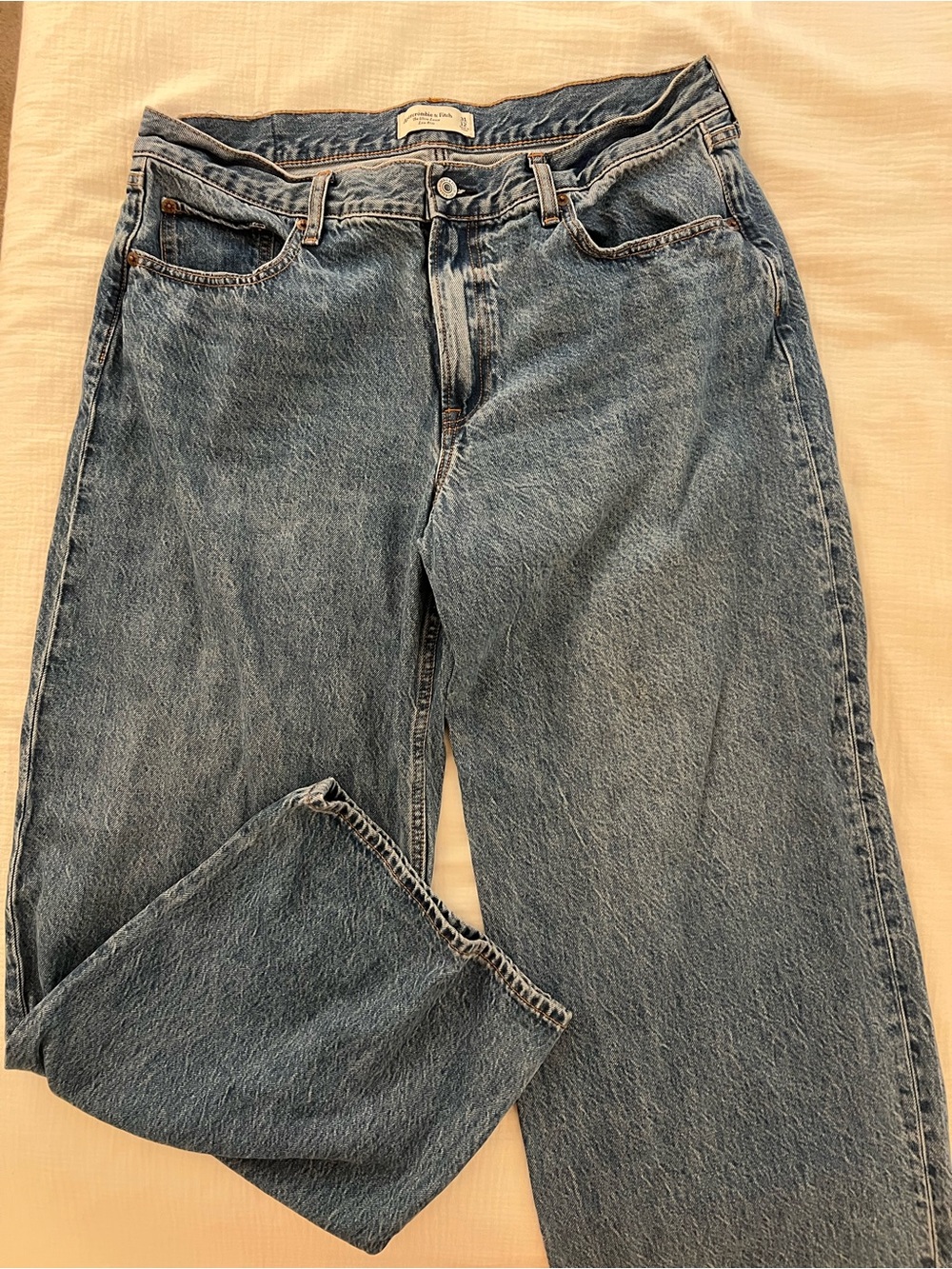 A&F Low Rise Ultra Loose Jean - Medium Tinted - Picture 2 of 4